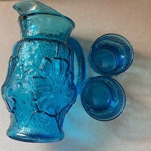 VINTAGE Stain blue glass pitcher with glasses